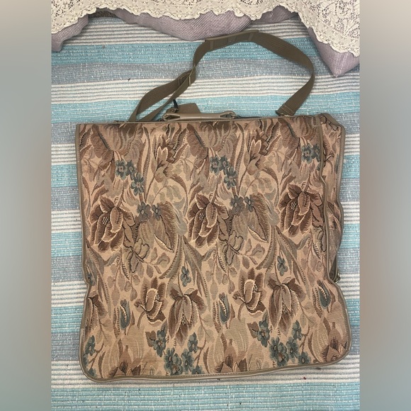 Jordache: vintage 90s floral wardrobe bag - Picture 2 of 7